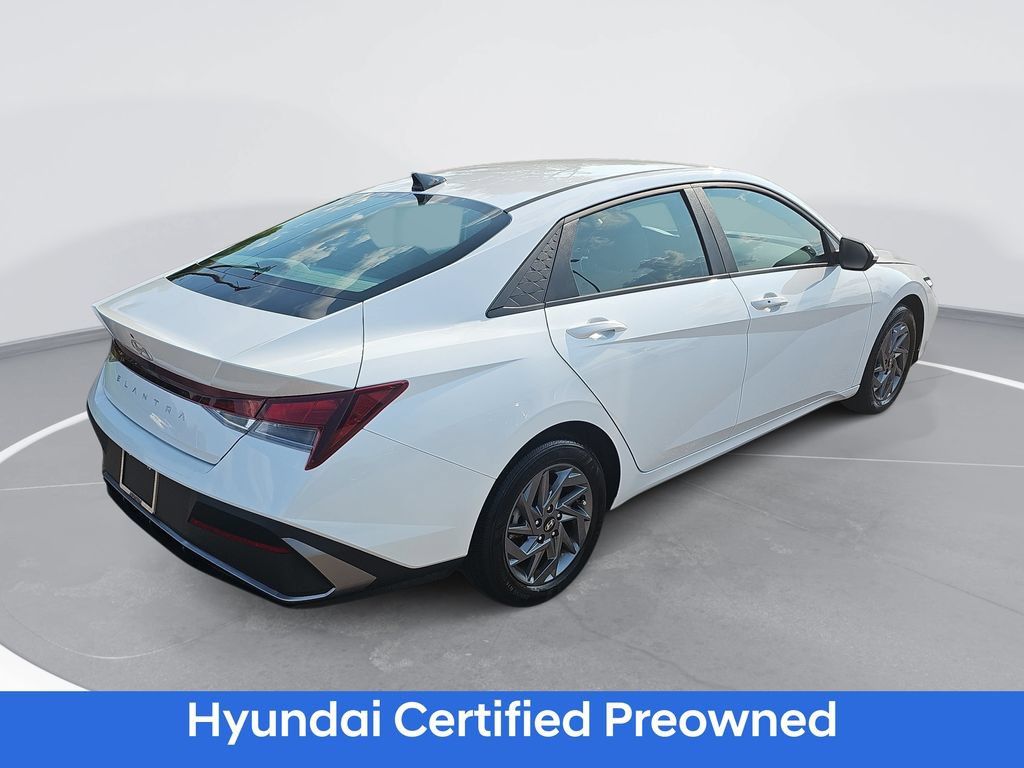 Certified 2024 Hyundai Elantra SEL FWD image 5