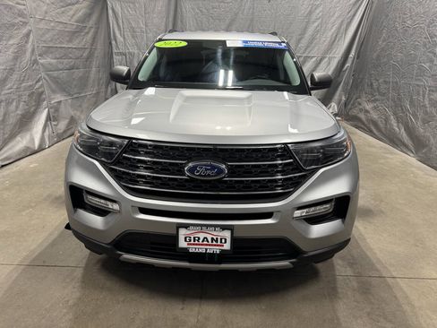 Used 2022 Ford Explorer XLT w/ Equipment Group 202A AWD/4WD image 2
