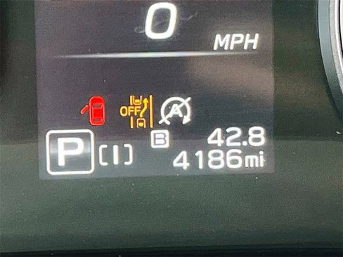 Used 2025 Subaru Crosstrek 2.0i Premium image 12