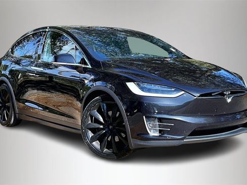 Used 2017 Tesla Model X 90D image 2