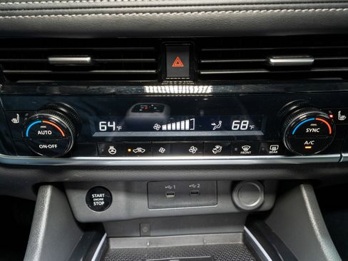 Used 2024 Nissan Rogue SL image 21