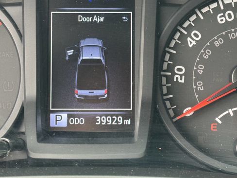 Used 2022 Toyota Tacoma SR image 11