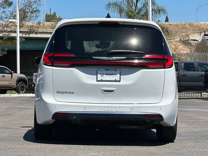 Used 2024 Chrysler Pacifica Touring-L