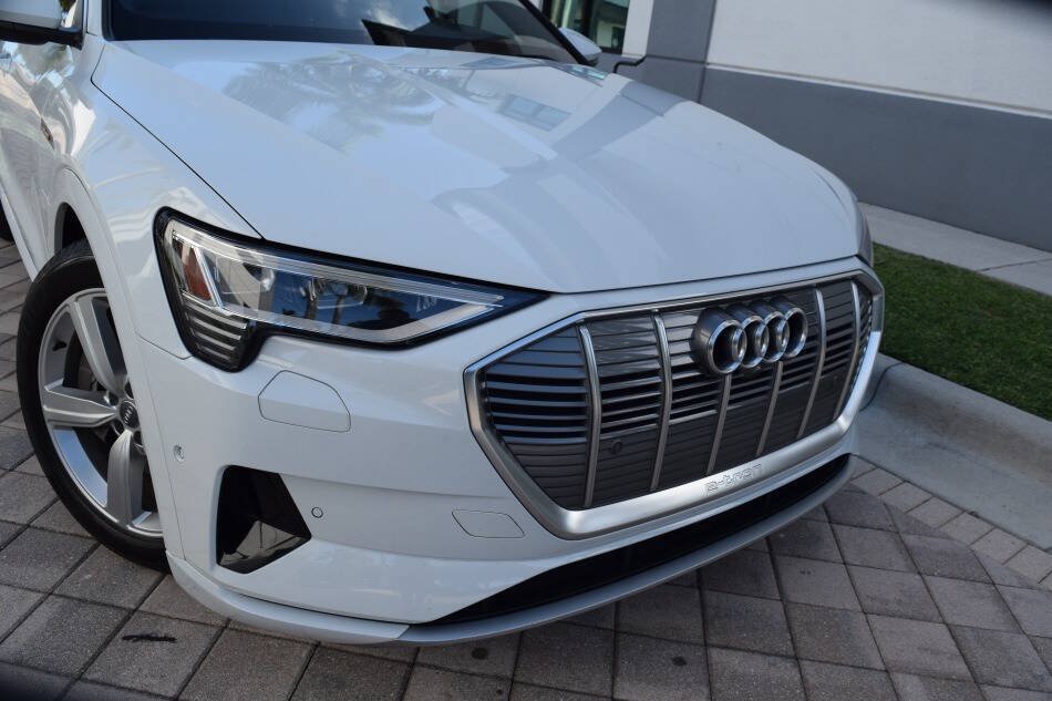 Used 2019 Audi e-tron Prestige w/ Prestige Package AWD/4WD image 8