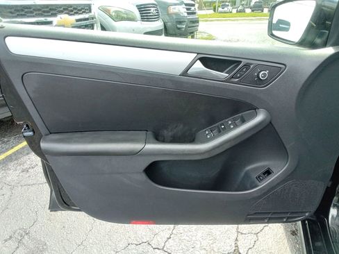 Used 2014 Volkswagen Jetta SE image 9