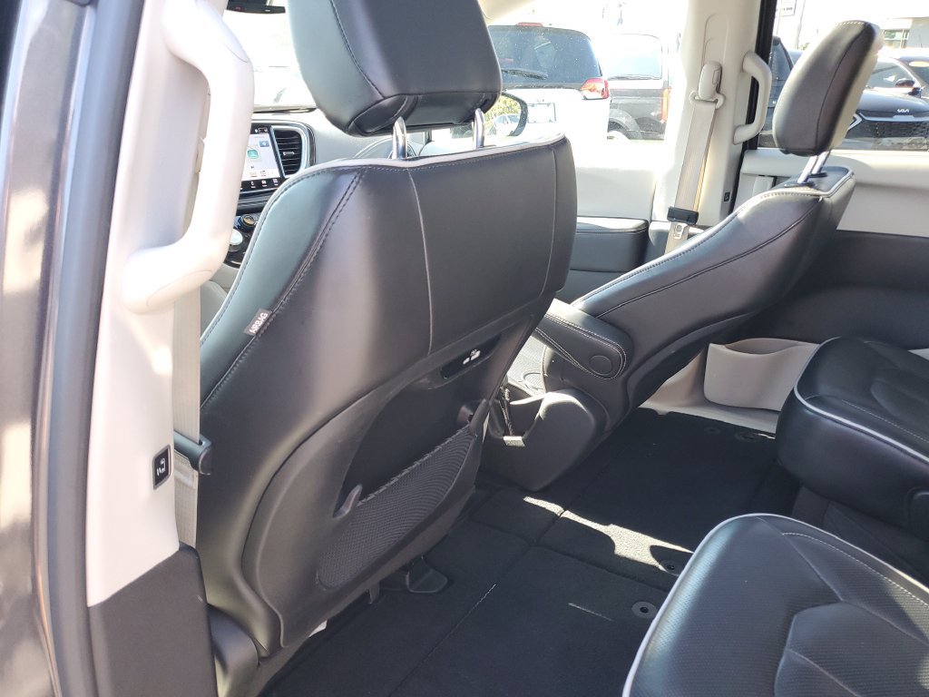 Certified 2023 Chrysler Pacifica Limited FWD image 15