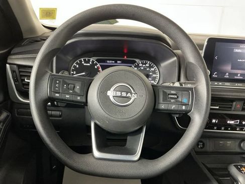 Used 2024 Nissan Rogue SV AWD/4WD image 15