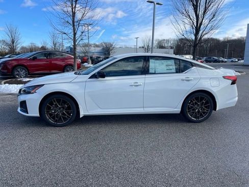 New 2025 Nissan Altima 2.5 SR image 8