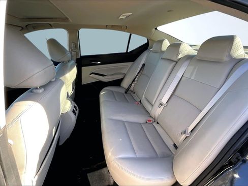 Used 2020 Nissan Altima 2.0 Platinum FWD image 26