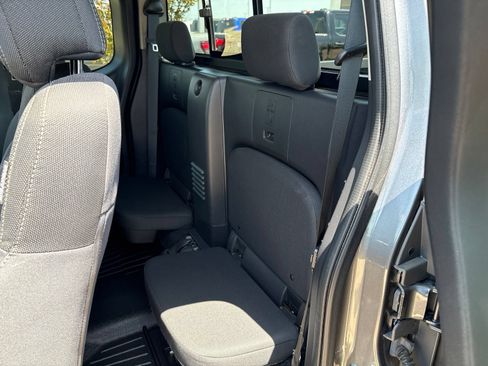 Used 2025 Nissan Frontier SV RWD image 12
