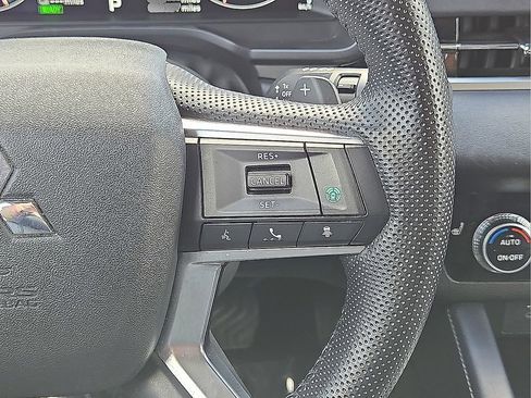 Used 2023 Mitsubishi Outlander SE image 20