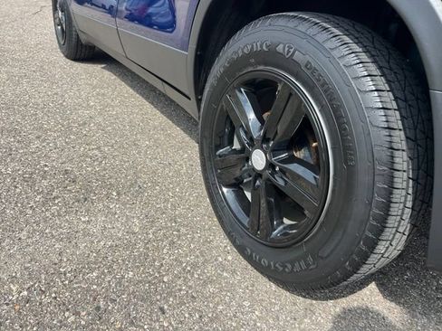 Used 2019 Chevrolet Trax LT w/ Sun & Sound Package FWD image 26