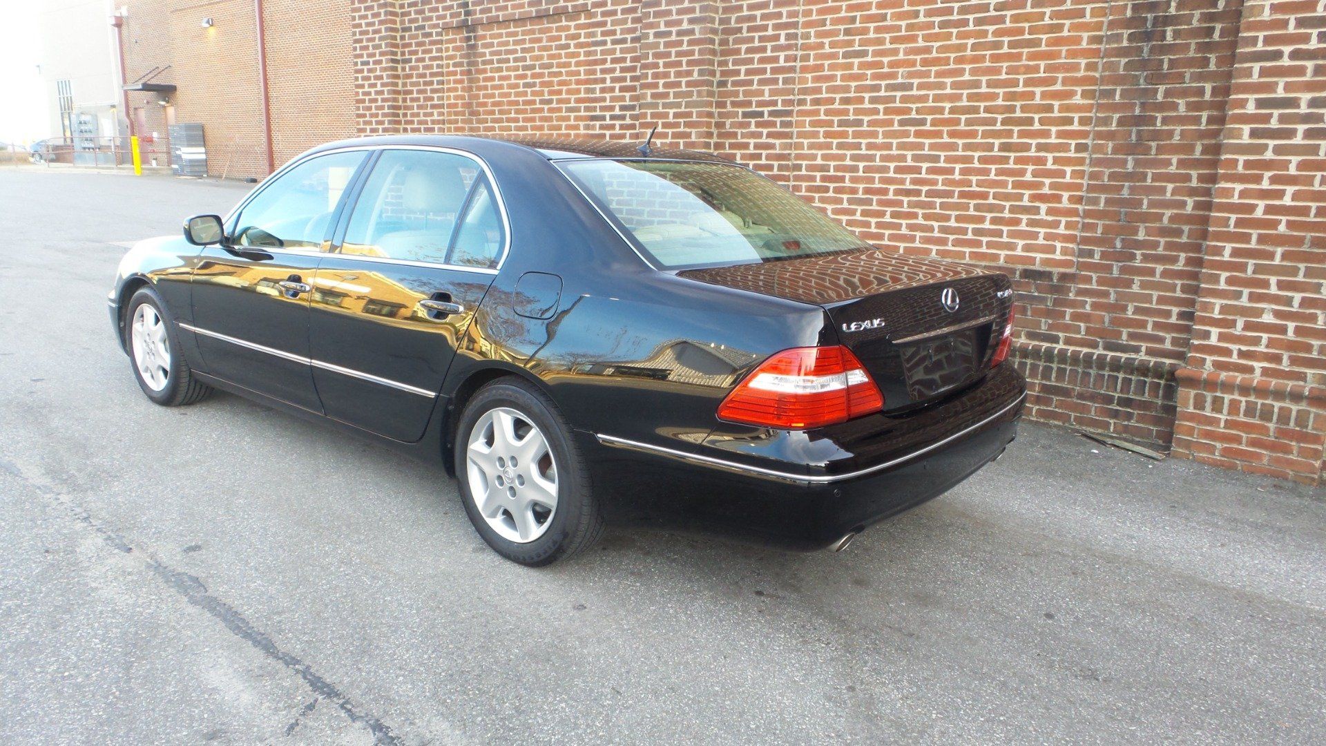 Used 2004 Lexus LS 430 RWD image 4