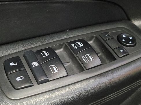 Used 2019 Jeep Grand Cherokee Laredo w/ Laredo X Package image 27