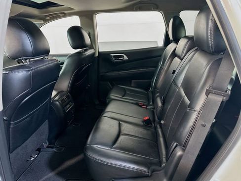 Used 2015 Nissan Pathfinder Platinum image 19