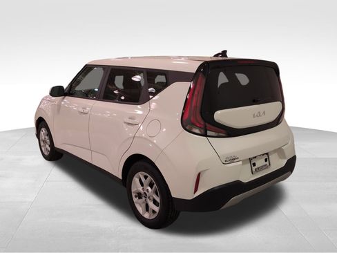 Certified 2023 Kia Soul S image 6
