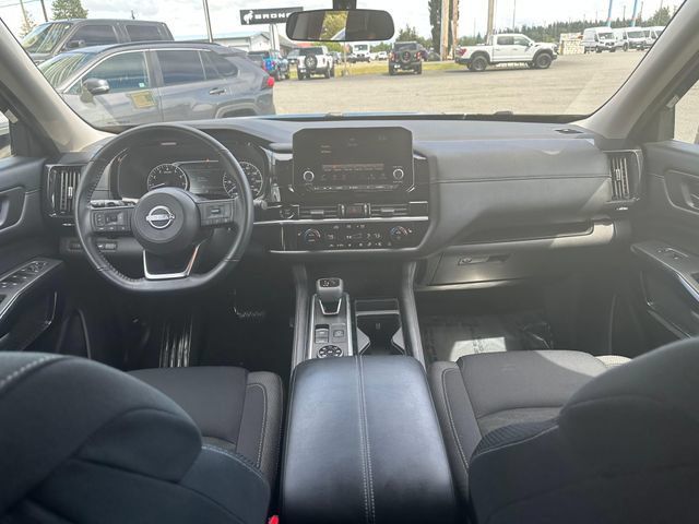 Used 2025 Nissan Pathfinder SV AWD/4WD image 22