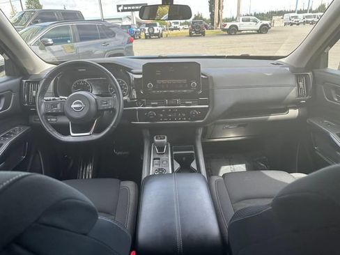 Used 2025 Nissan Pathfinder SV AWD/4WD image 22