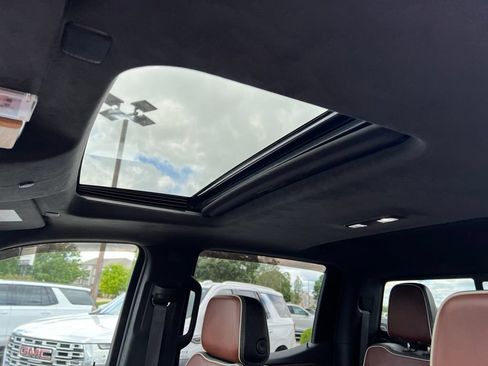 Used 2022 GMC Sierra 1500 Denali Ultimate AWD/4WD image 4