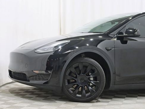 Used 2022 Tesla Model Y Long Range AWD/4WD image 3