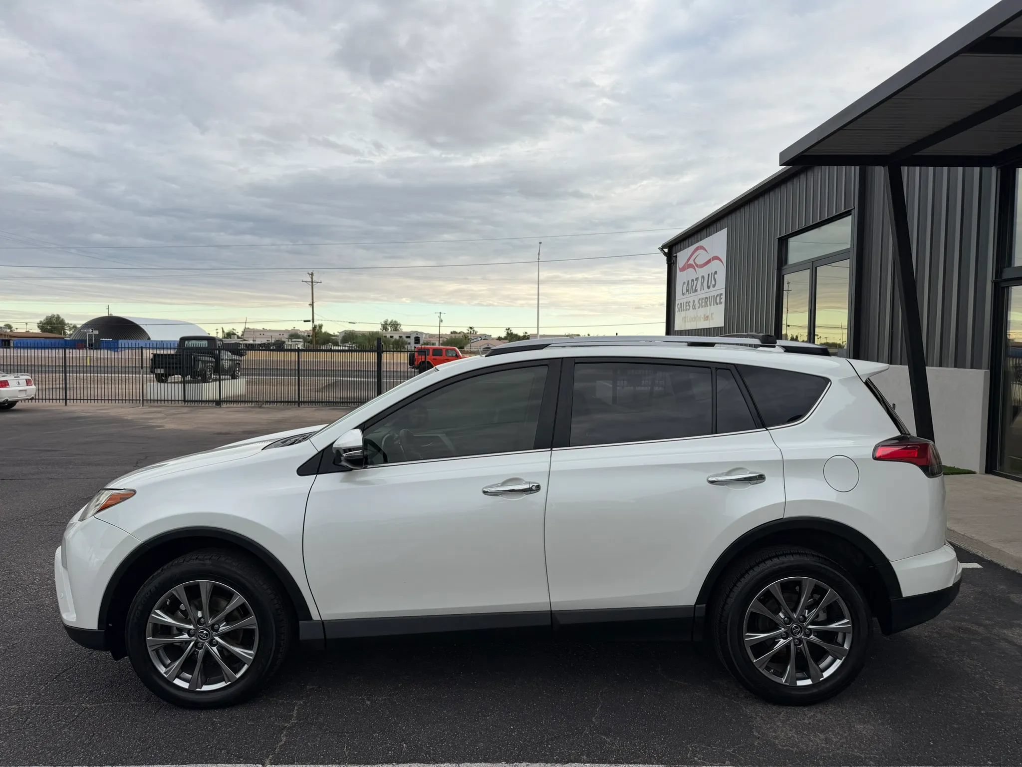Used 2017 Toyota RAV4 Limited w/ Advanced Technology Package FWD image 4