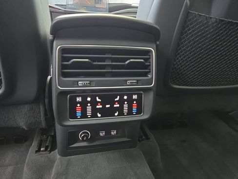 Used 2020 Audi Q8 Premium Plus image 22
