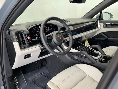 Used 2026 Porsche Cayenne E-Hybrid Coupe AWD/4WD image 4