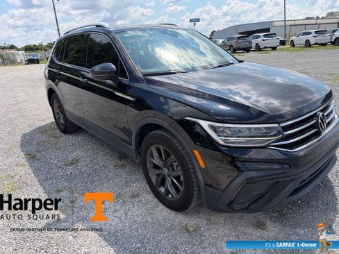 Used 2023 Volkswagen Tiguan SE w/ Panoramic Sunroof Package FWD image 7