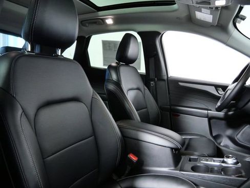Certified 2025 Ford Escape Platinum AWD/4WD image 11