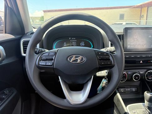 Used 2025 Hyundai Venue SE FWD image 18