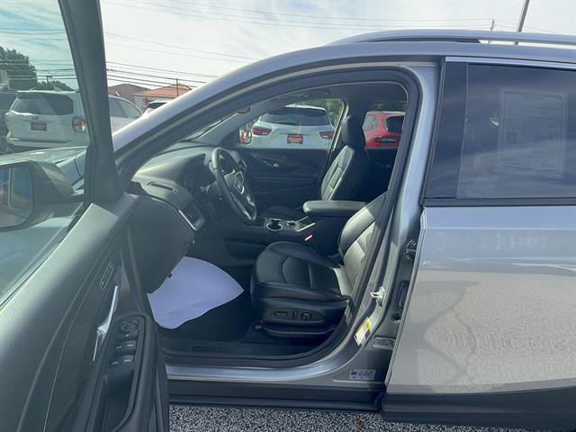 Used 2024 GMC Terrain SLT AWD/4WD image 12