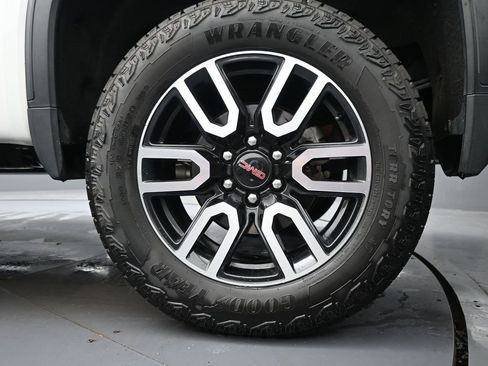 Used 2019 GMC Sierra 1500 AT4 w/ AT4 Premium Package image 9