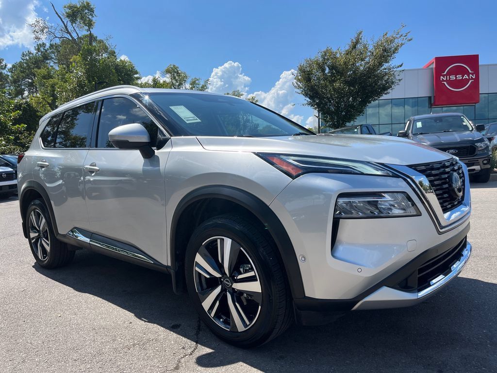 Used 2023 Nissan Rogue Platinum w/ Platinum Premium Package FWD image 3