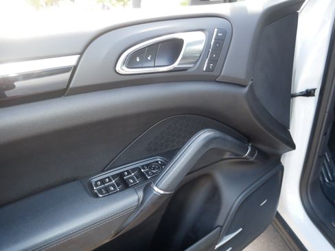 Used 2014 Porsche Cayenne Platinum Edition AWD/4WD image 15