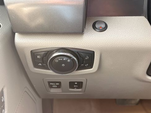 Used 2015 Ford F150 XLT w/ Equipment Group 301A Mid AWD/4WD image 15
