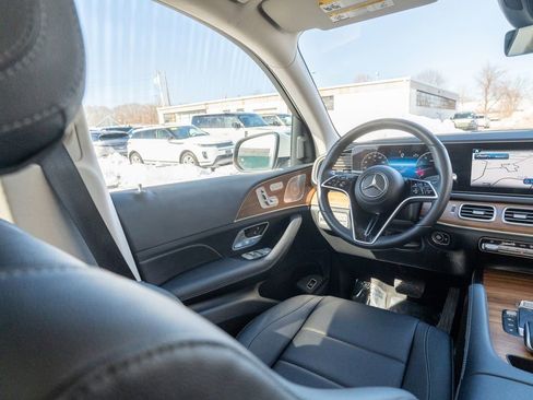Used 2024 Mercedes-Benz GLE 350 4MATIC w/ Driver Assistance Package image 19