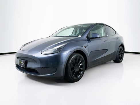 Used 2023 Tesla Model Y Long Range image 3