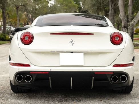 Used 2016 Ferrari California T image 17