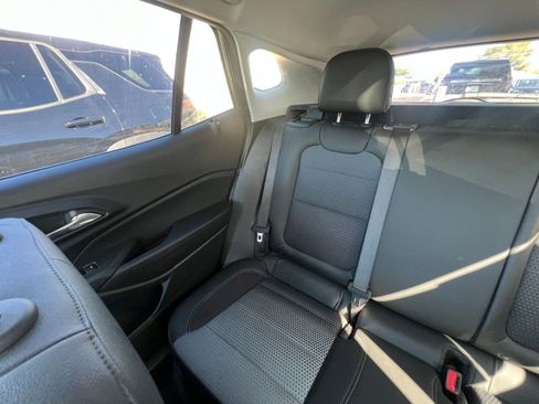 Used 2025 Chevrolet Trax LT w/ LT Convenience Package FWD image 39
