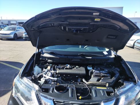 Used 2019 Nissan Rogue S image 31