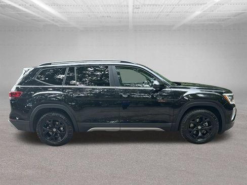 Used 2024 Volkswagen Atlas Peak Edition SE AWD/4WD image 6