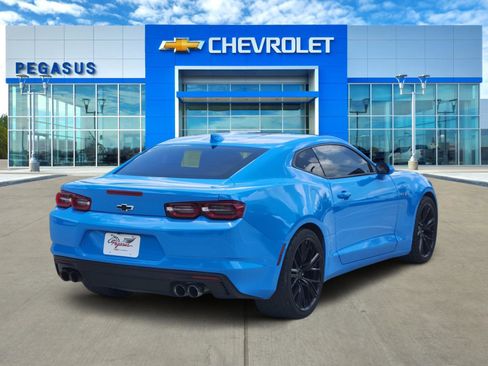 Used 2022 Chevrolet Camaro LT w/ Technology Package RWD image 5