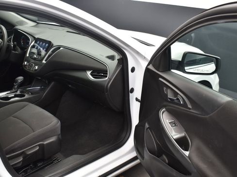 Used 2024 Chevrolet Malibu LT image 17