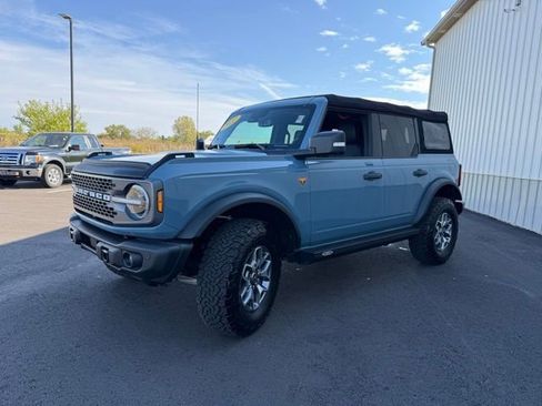 Used 2022 Ford Bronco Badlands image 3