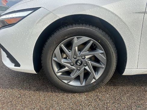Used 2024 Hyundai Elantra SEL image 12