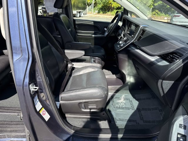 Used 2019 Toyota Sienna SE AWD/4WD image 9