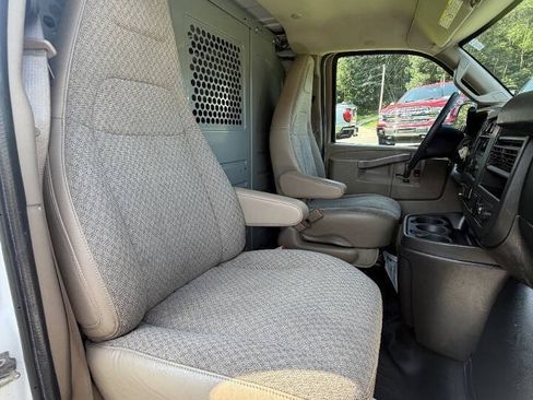 Used 2017 Chevrolet Express 2500 RWD image 34