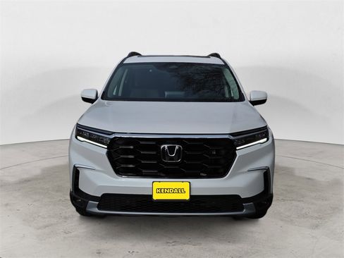 New 2025 Honda Pilot Touring image 8