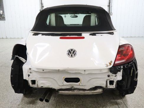 Used 2018 Volkswagen Beetle 2.0T S image 8