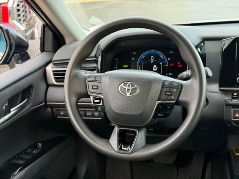 Used 2025 Toyota Camry LE FWD image 15